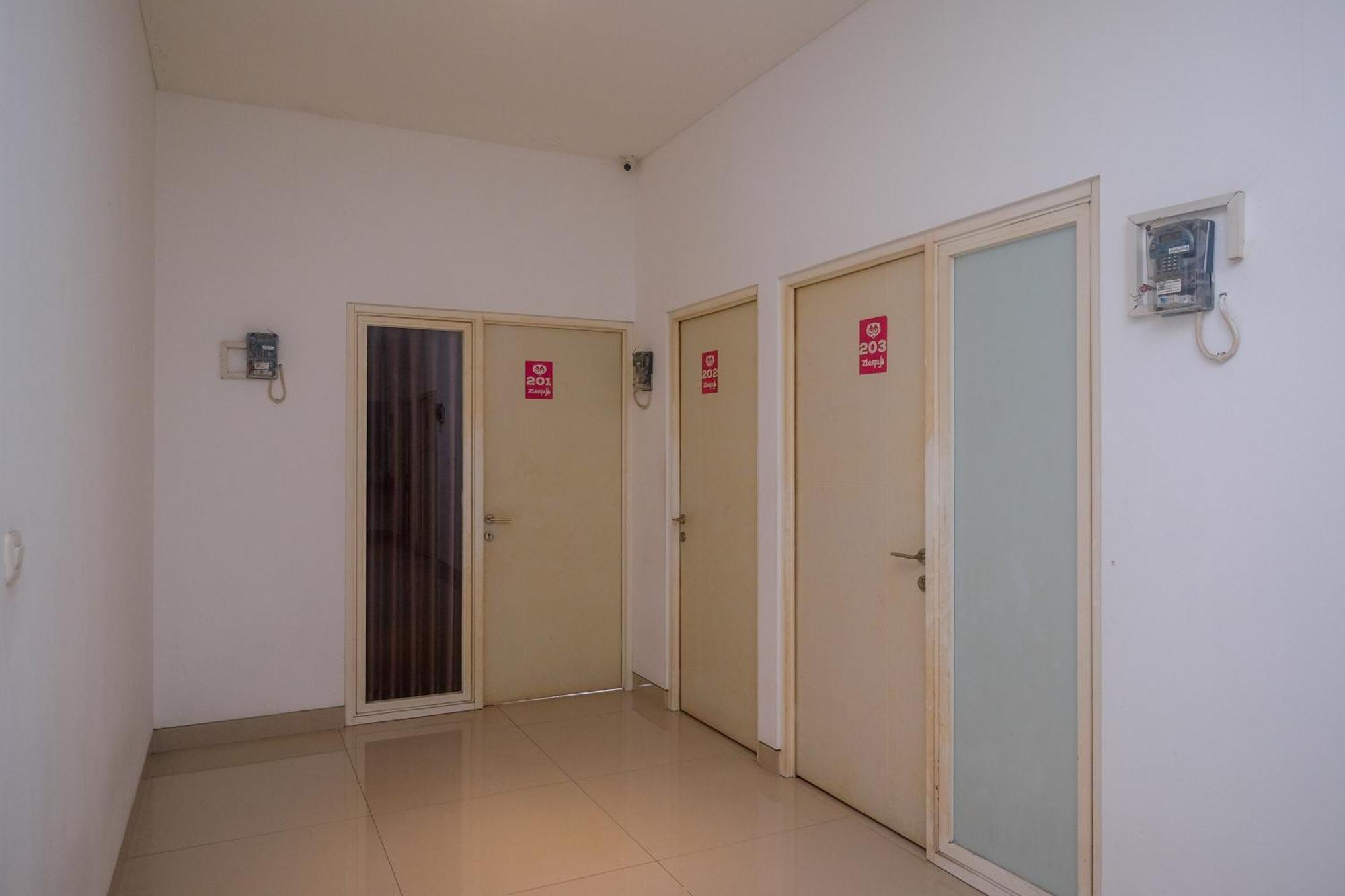 Hotel Reddoorz Syariah Near Simpang Lima Semarang Jomblang Exterior foto