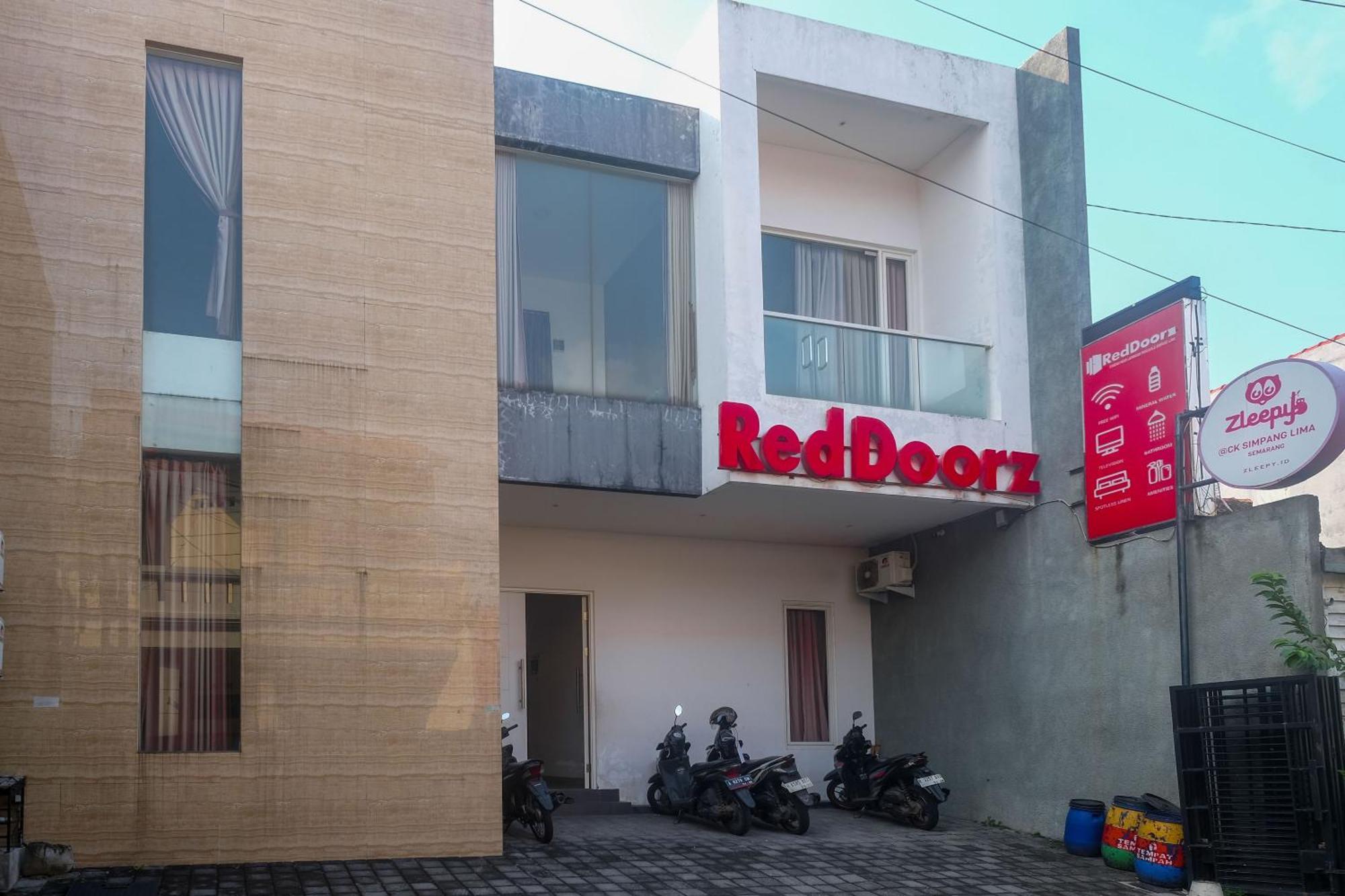 Hotel Reddoorz Syariah Near Simpang Lima Semarang Jomblang Exterior foto