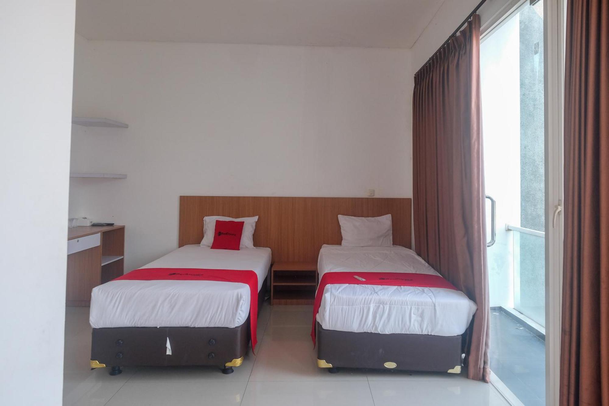 Hotel Reddoorz Syariah Near Simpang Lima Semarang Jomblang Exterior foto
