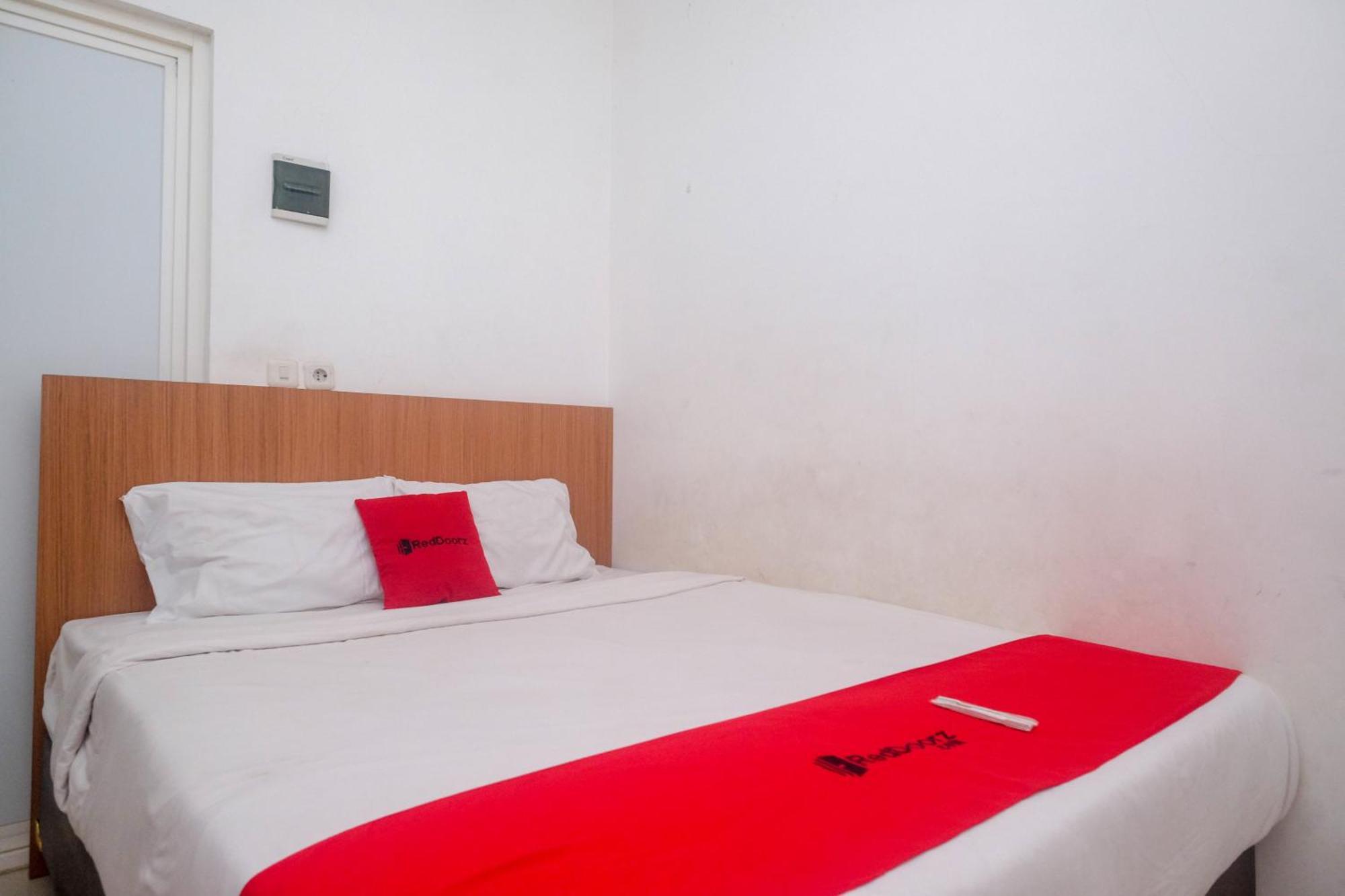Hotel Reddoorz Syariah Near Simpang Lima Semarang Jomblang Exterior foto
