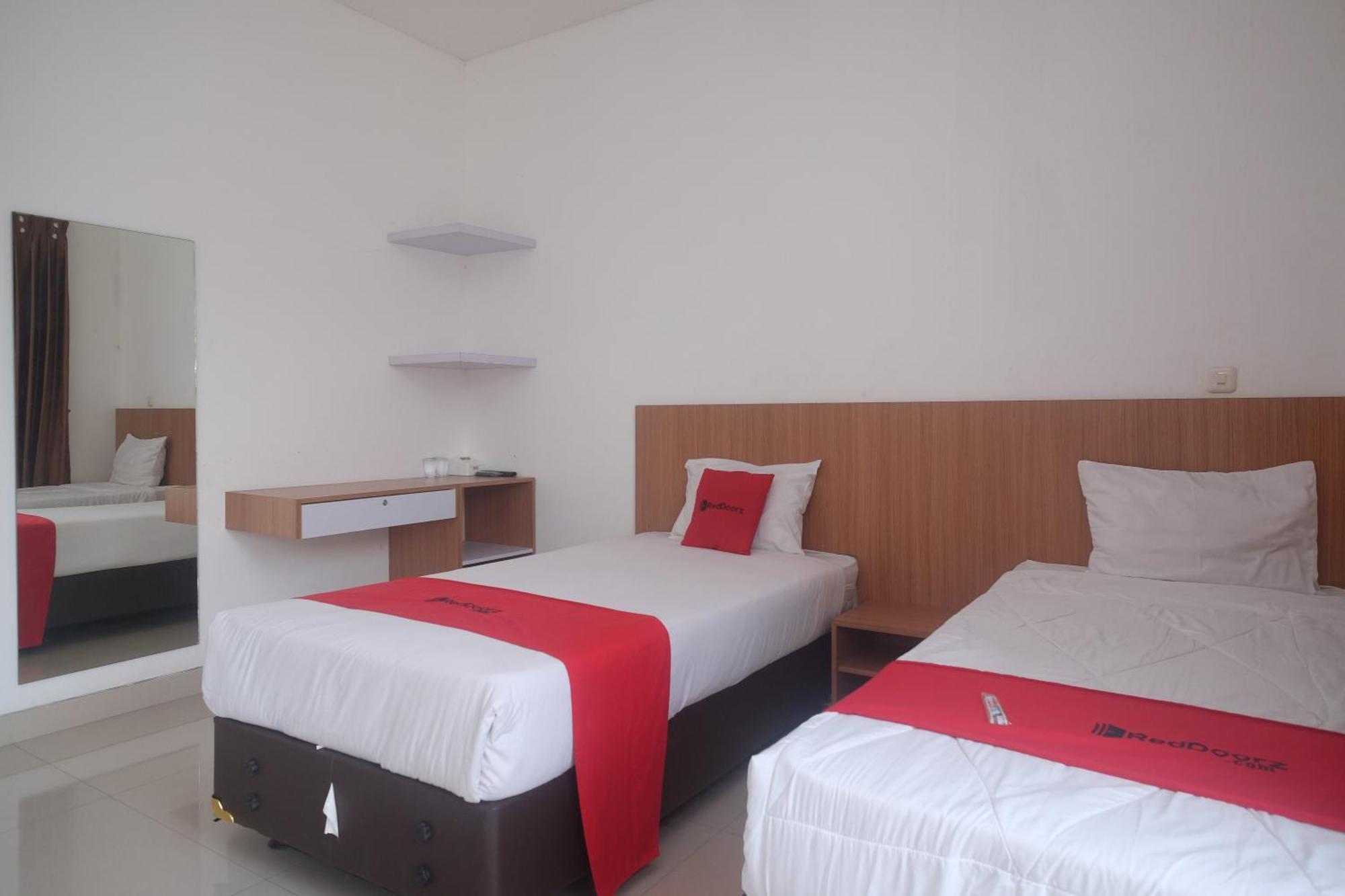 Hotel Reddoorz Syariah Near Simpang Lima Semarang Jomblang Exterior foto